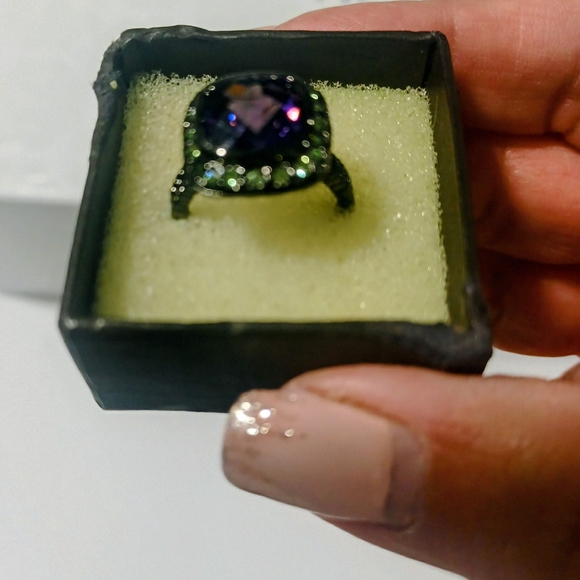 Gunmetal Ring With Central Amethist Surrounded By Prasiolites - Picture 2 of 5